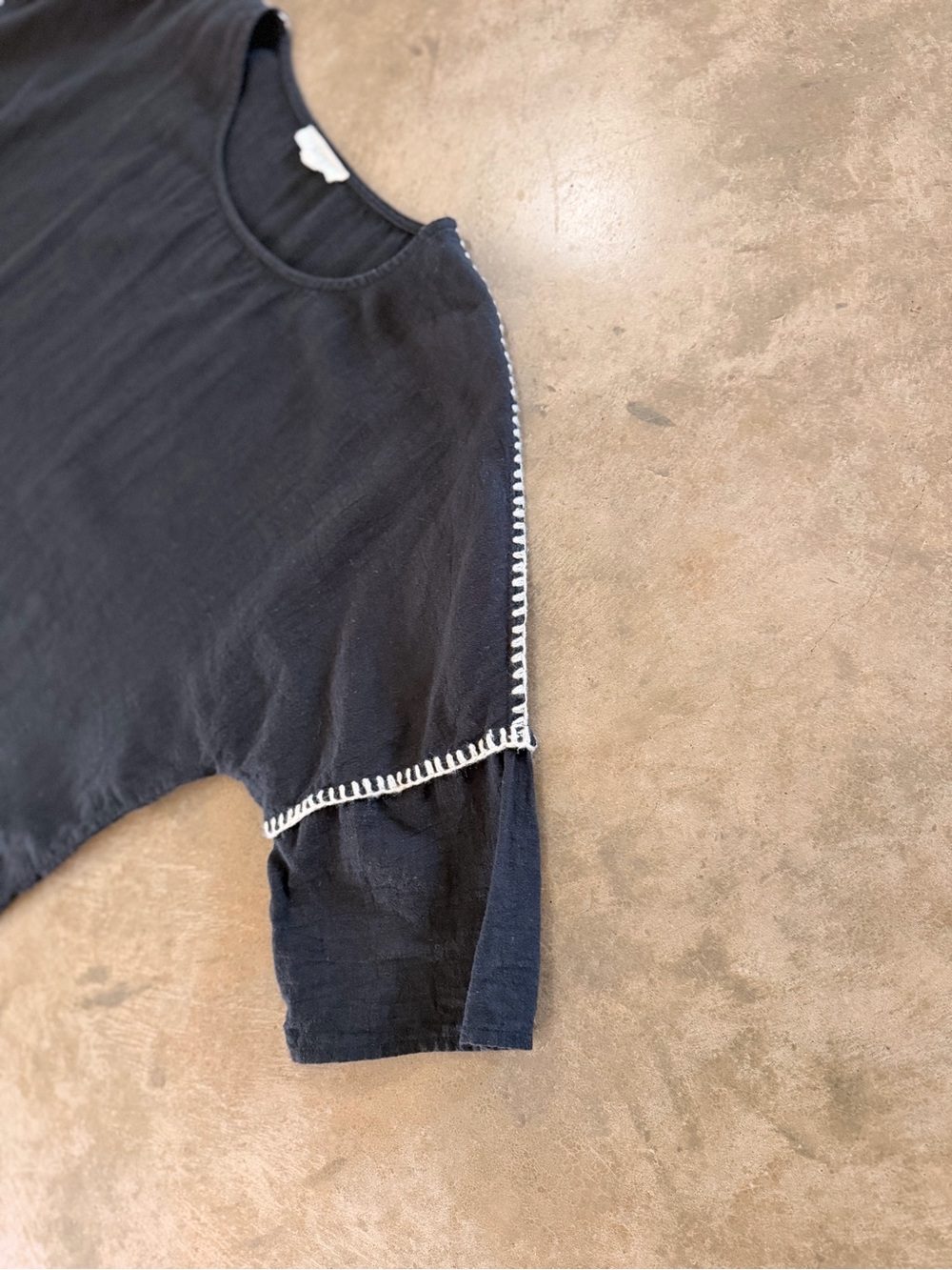 ILLA ILLA Linen Cotton Blend Top Black Whipstitch Detail Small - Picture 3 of 9